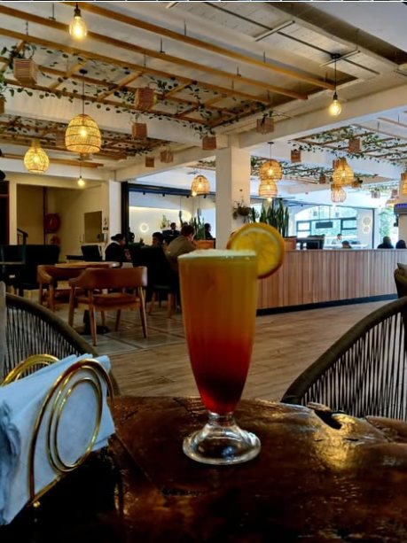 A sunrise drink in the dining room
